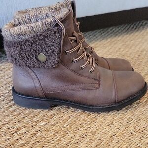 White Mountain Brown Ankle Boots with Knit Cuff Size 6.5.